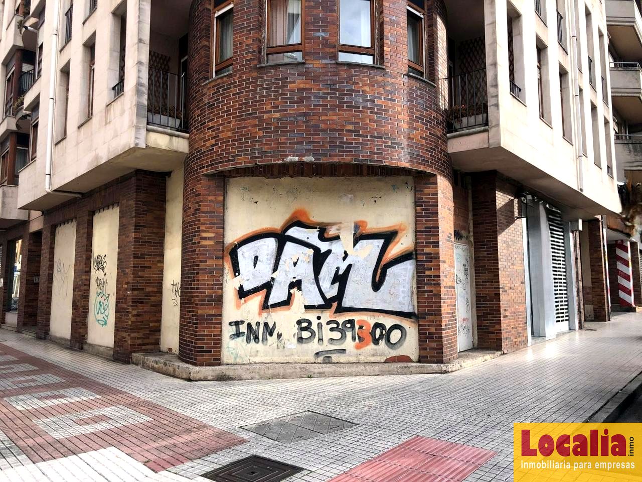 Shop in Calle Pintor Modinos, Torrelavega, Cantabria of 73 m2