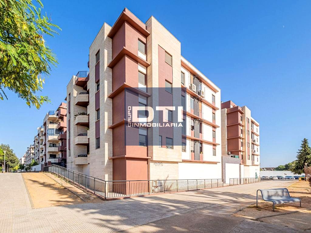 Local en Calle Hermanas Mirabal, Mairena del Aljarafe, Sevilla de 897 m2