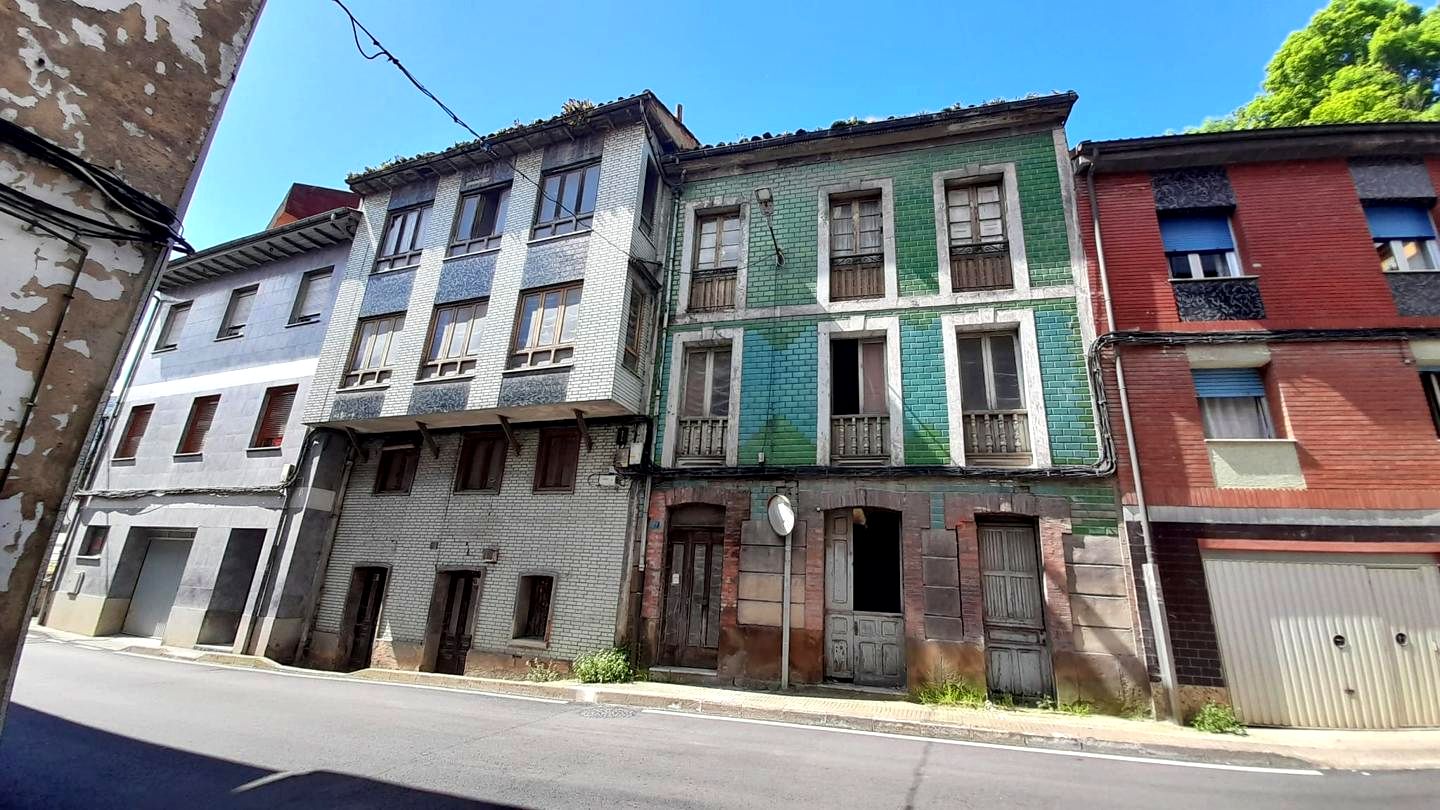 Edificio en Calle Francisco Palacios 15, Moreda, Asturias de 285 m2