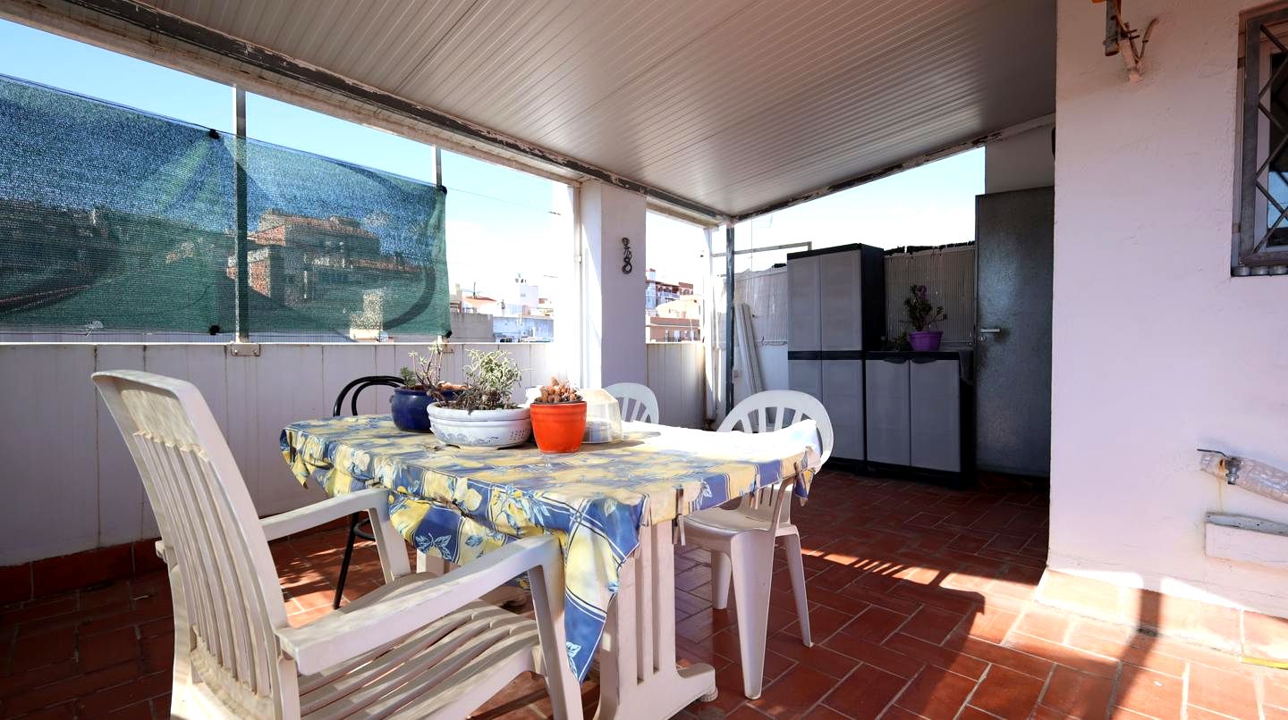 Villa · Gava · 5 hab.