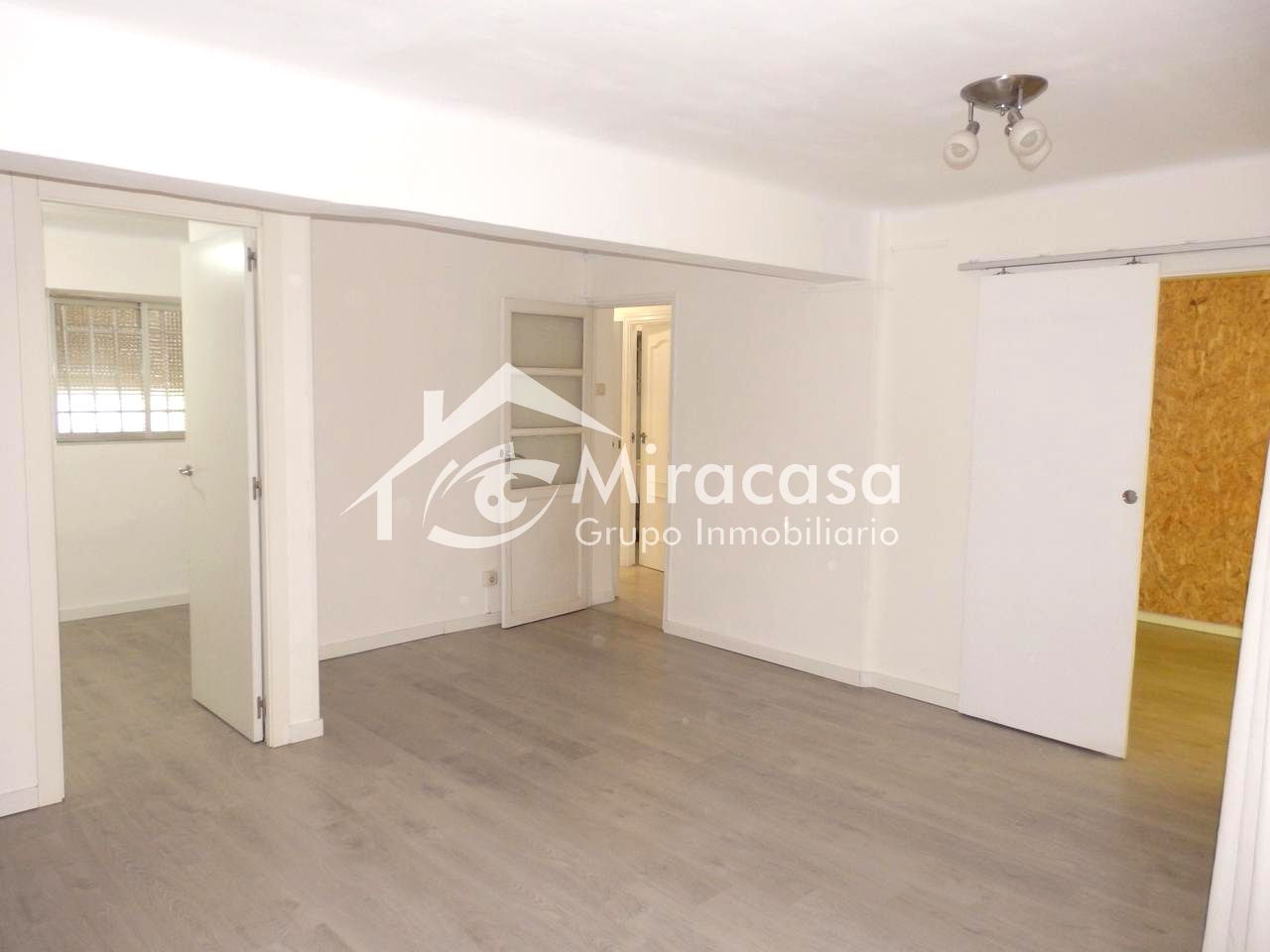 Piso en Calle de Valleguerra, Madrid, Madrid de 63 m2