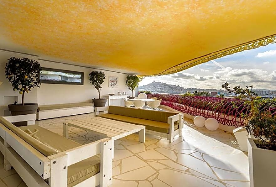 Luxury apartment in Marina Botafoch with views of Dalt Vila