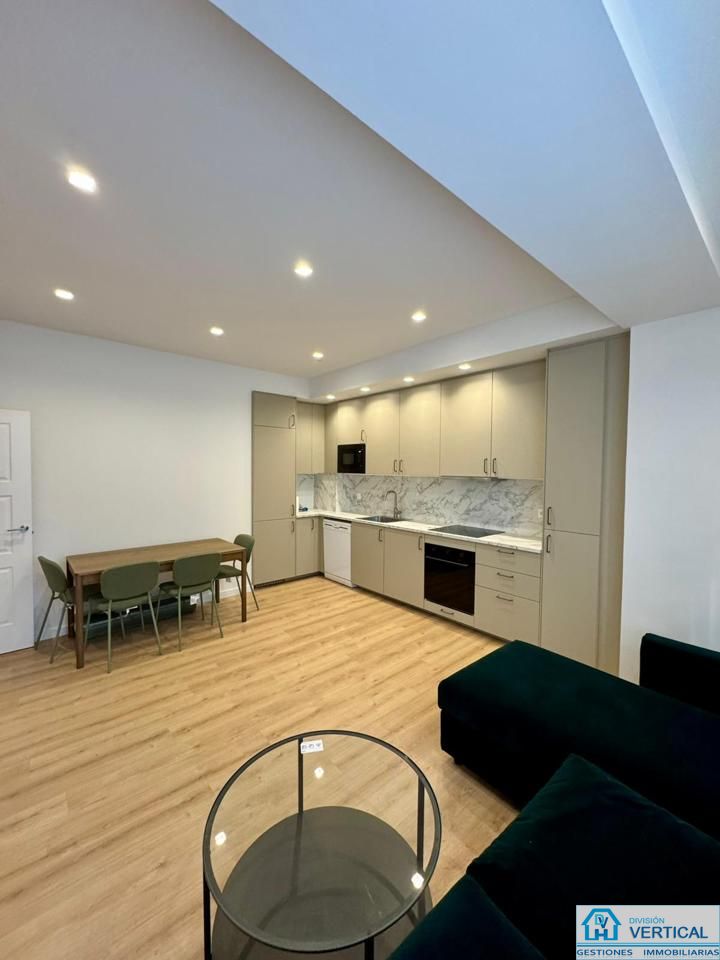 Piso en Carrer de Sant Vicent Màrtir, València, Valencia de 67 m2