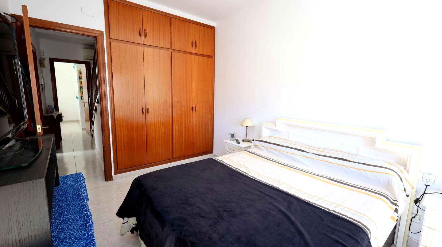 Villa · Gava · 5 hab.