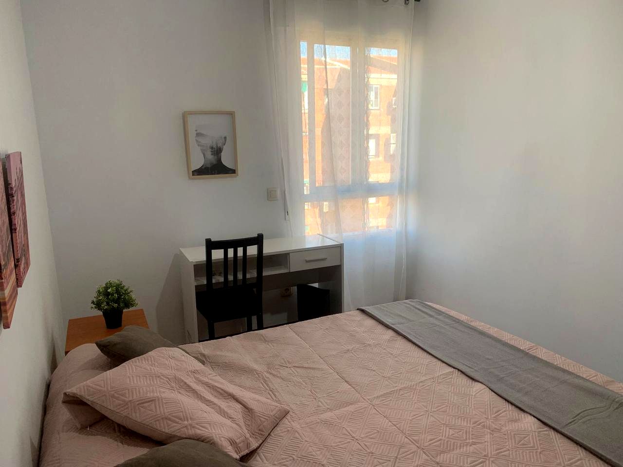 Habitación en Paseo Castellanos 42, Madrid, Madrid de 70 m2