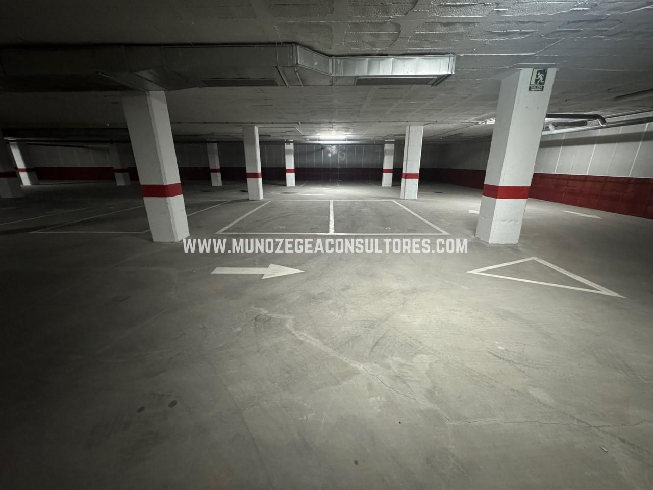 Plaza de parking en Calle Salvador Cortés, Fuengirola, Málaga de 33 m2