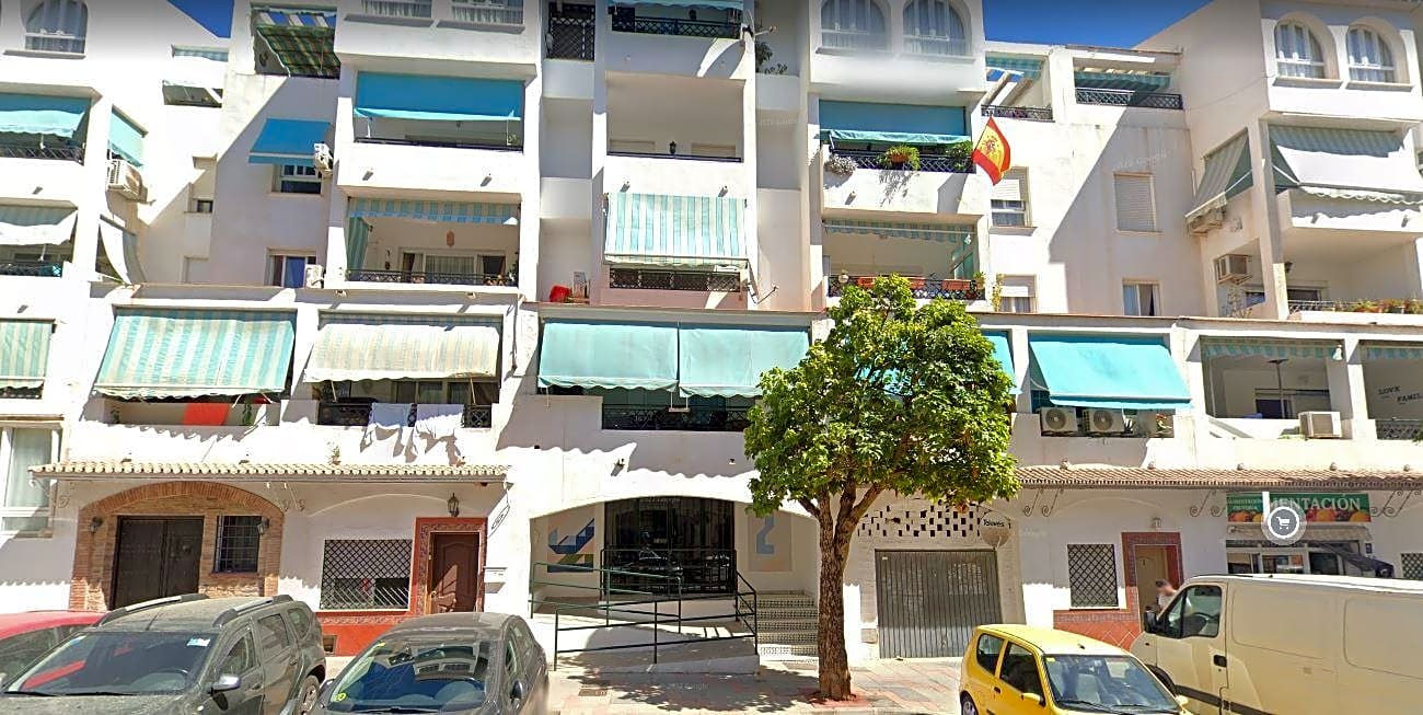 Local en Calle Jacaranda, Fuengirola, Málaga de 102 m2