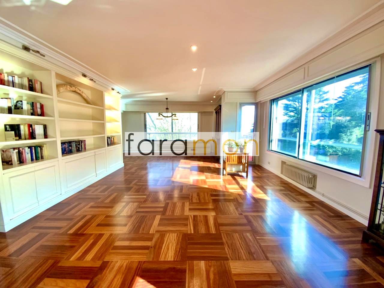 Piso en Avenida das Camelias, Vigo, Pontevedra de 250 m2