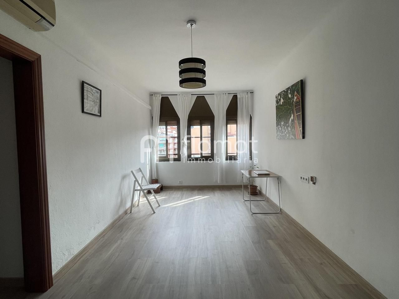 pisos en barcelona · carrer-dels-ferrocarrils-catalans-08038 265000€