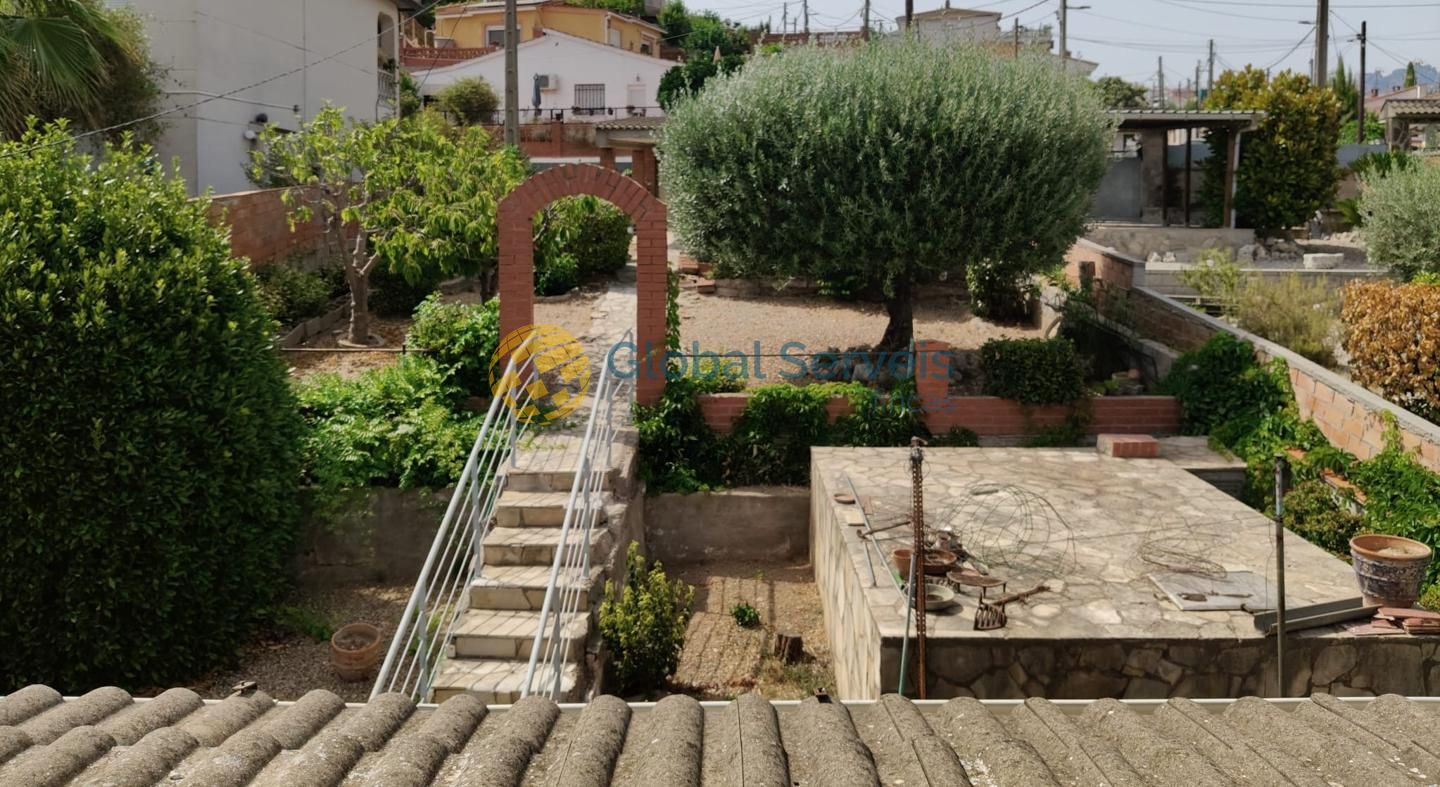 Villa in Carrer de la Gardènia, Esparreguera, Barcelona of 52 m2