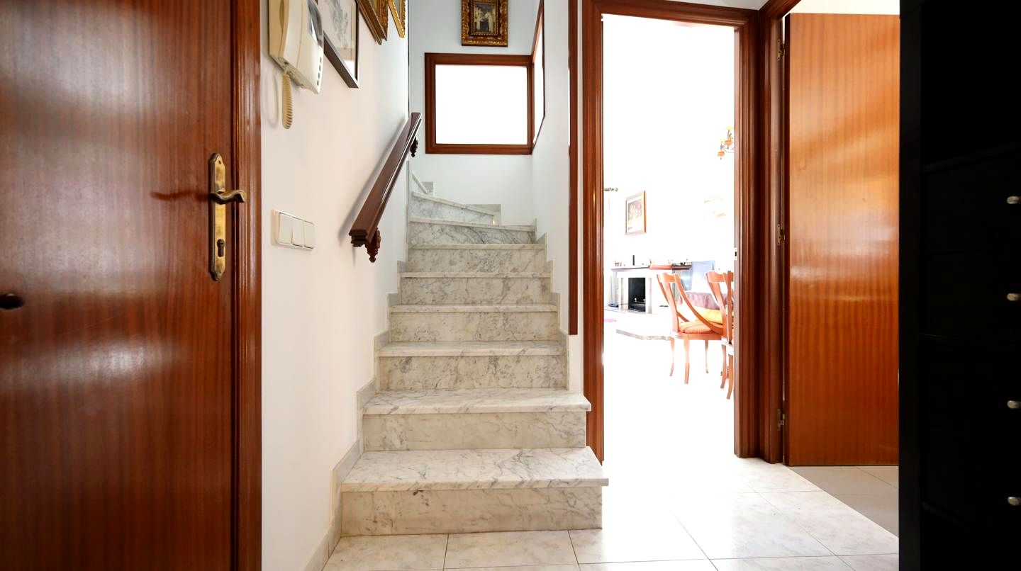 Villa · Gava · 5 hab.
