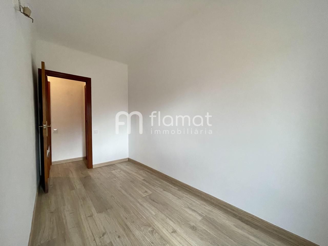 pisos en barcelona · carrer-dels-ferrocarrils-catalans-08038 265000€