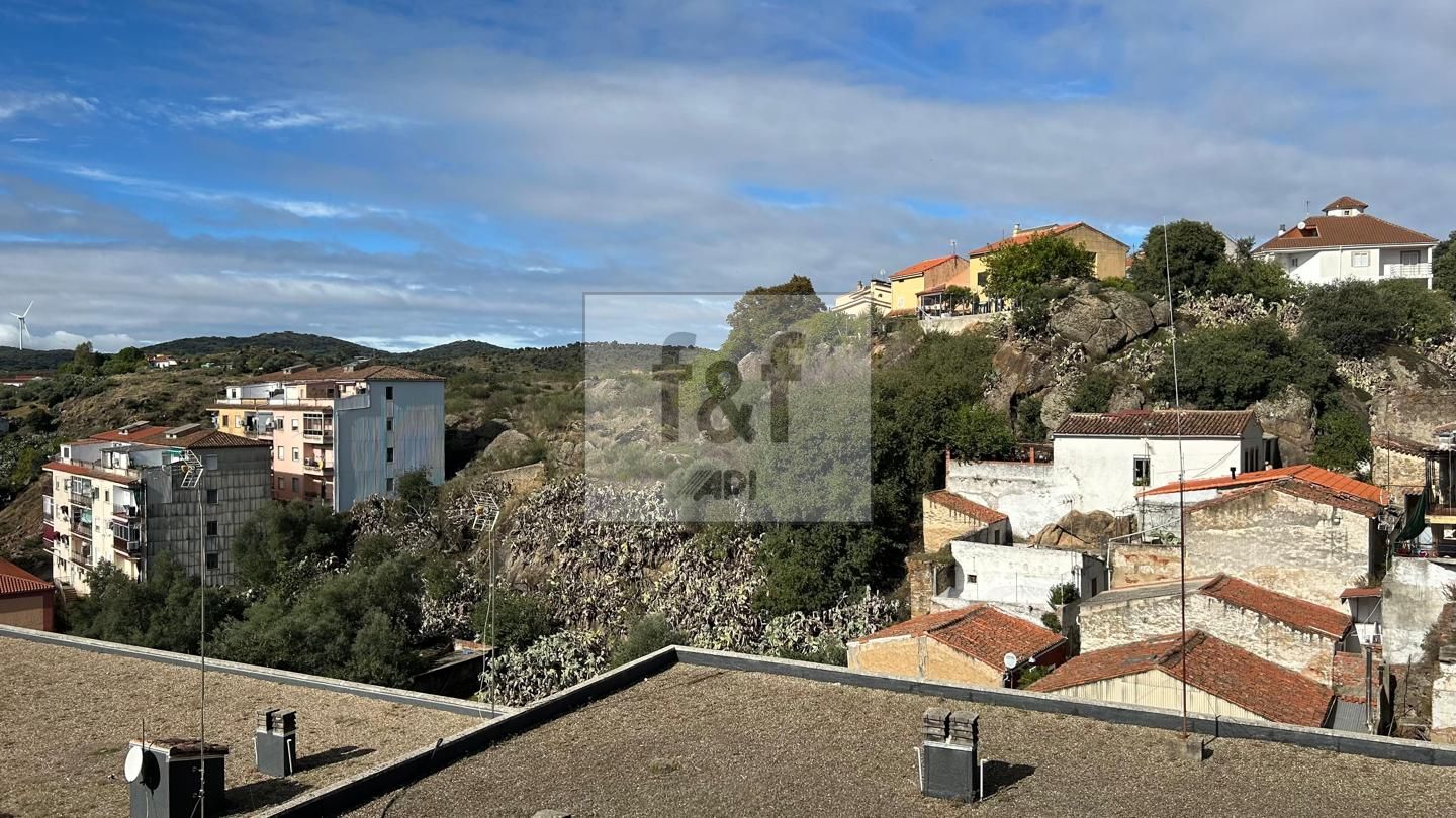 Piso en Calle Puerta de Berrozana, Plasencia, Cáceres de 154 m2