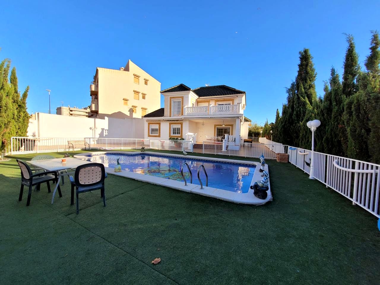 Casa / chalet en Los Arenales del Sol, Alicante de 240 m2