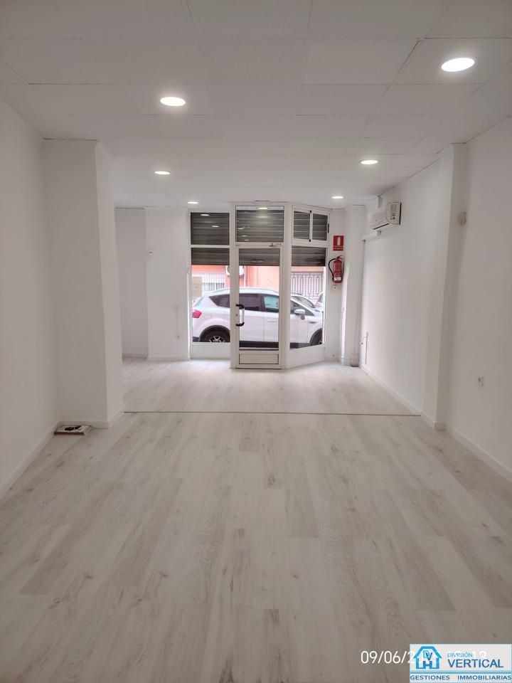 Local en Carrer de Josep Lluch, Burjasot, Valencia de 55 m2