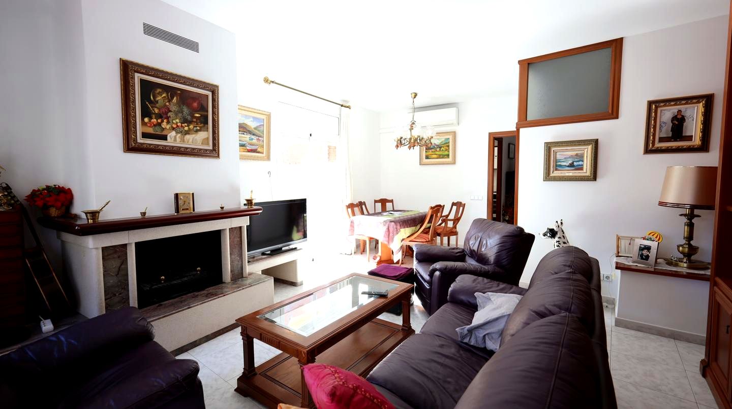Villa · Gava · 5 hab.