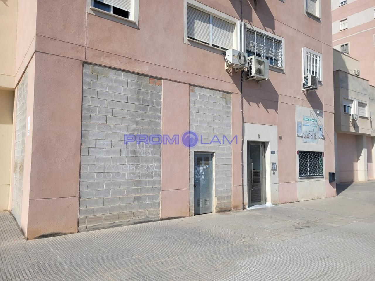 locales-comerciales en sevilla · calle-carmen-conde-41019 72000€