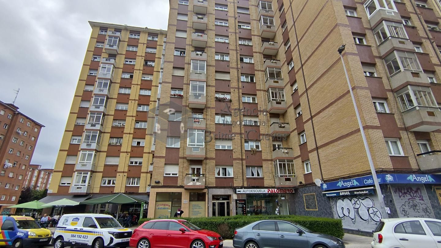Piso en Calle del Naranjo de Bulnes, Gijón, Asturias de 88 m2