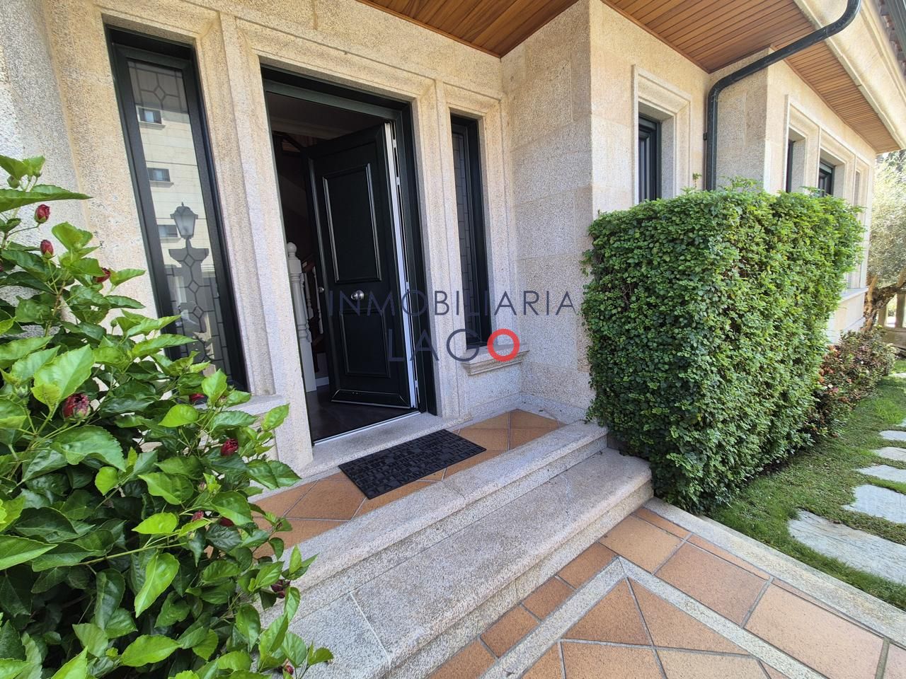 Casa / chalet en Rúa Reverendo Jose Maria Perez Alonso, Nigrán, Pontevedra de 364 m2