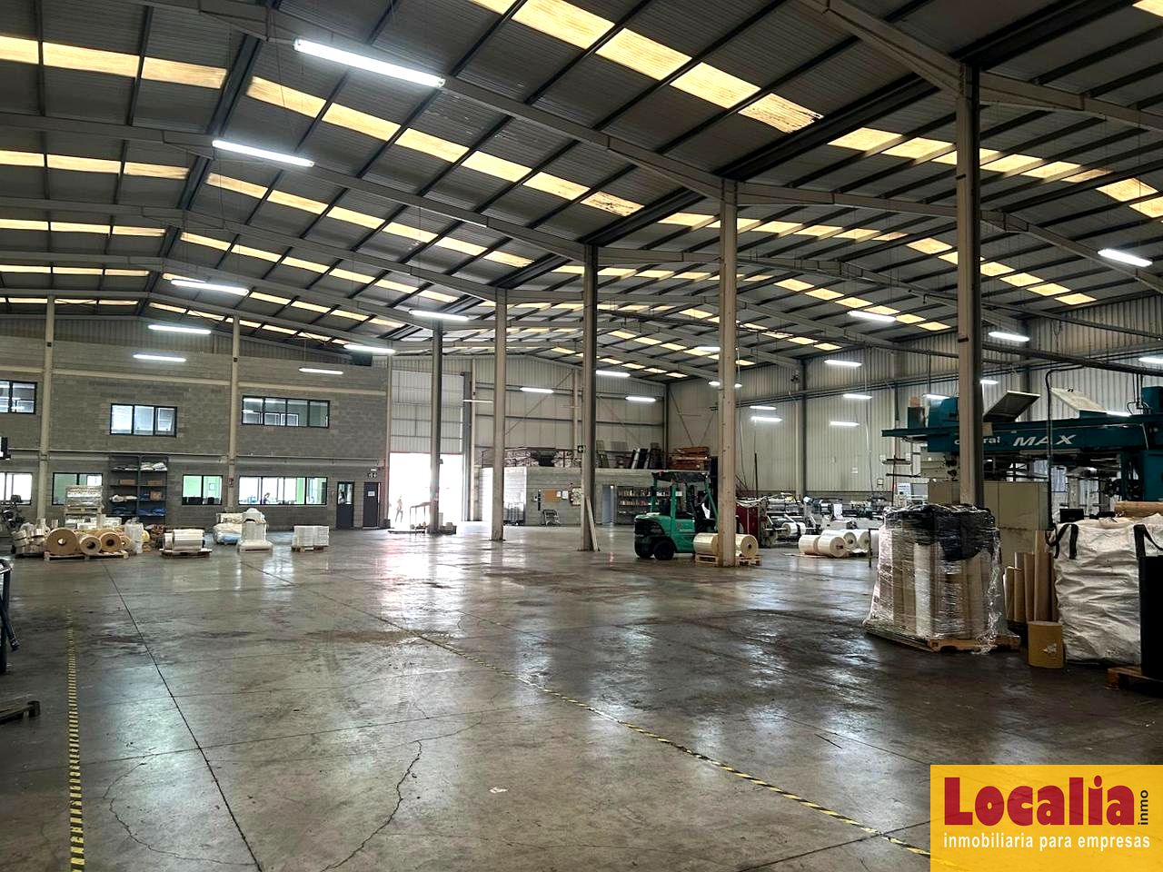 Nave industrial en Plaza Industrial Heras, MEDIO CUDEYO, Cantabria de 1180 m2