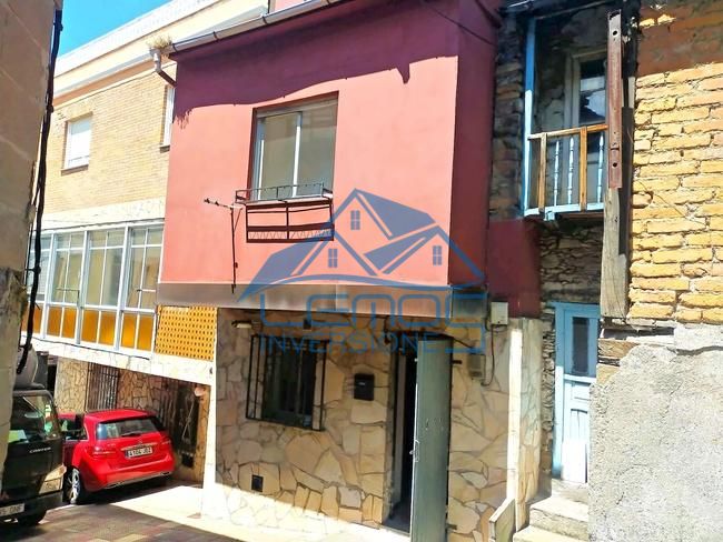 Casa / chalet en Avenida Santa Bárbara, Torre del Bierzo, León de 109 m2