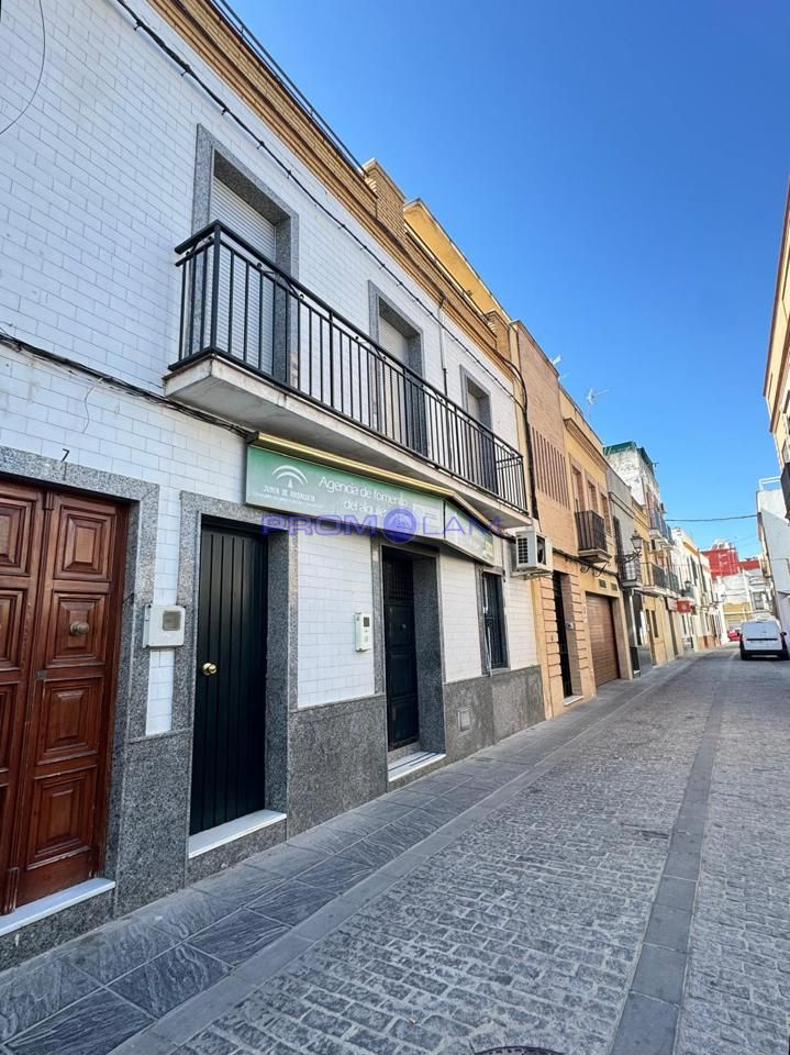 pisos en coria-del-rio · calle-tres-de-abril-41100 185000€