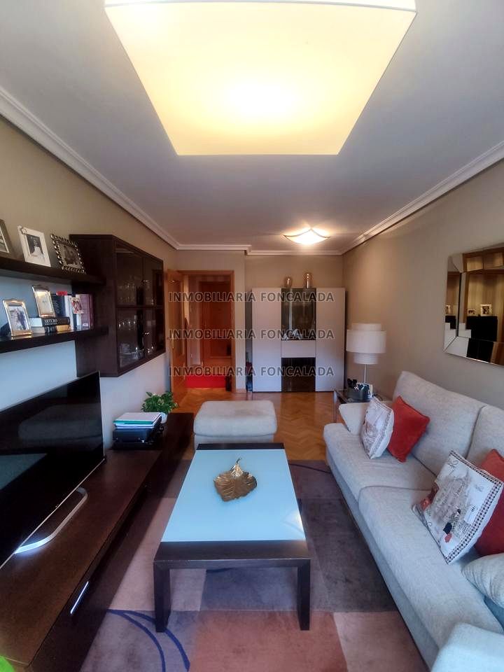 Piso en Avenida Roma, Oviedo, Asturias de 98 m2