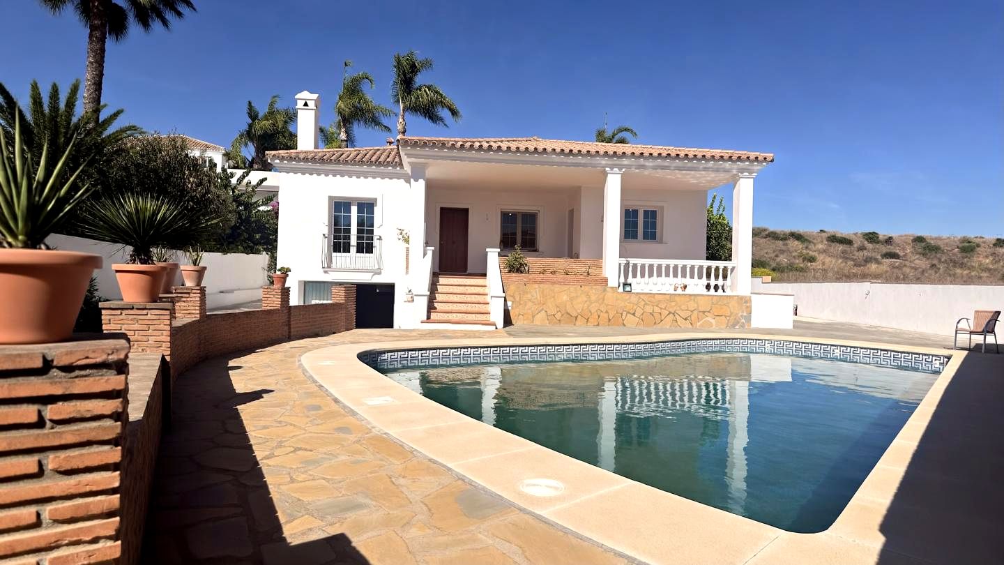 Casa / chalet en Calle del Peral, Estepona, Málaga de 320 m2