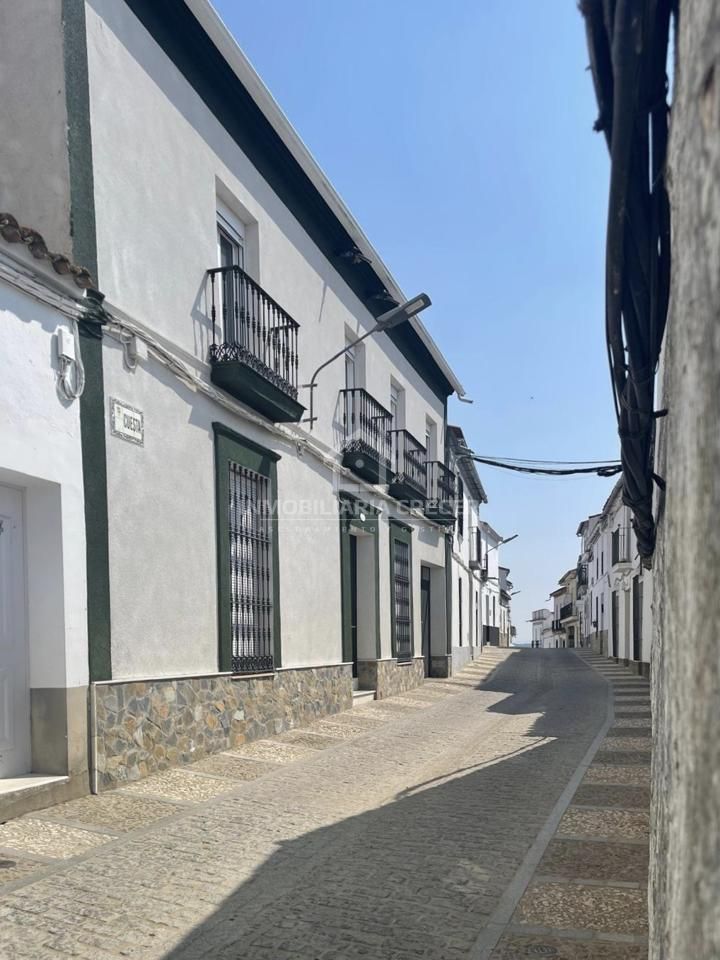 Casa / chalet en Calle Cuesta, Fuentes de León, Badajoz de 320 m2