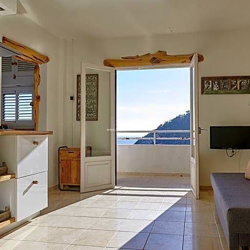Fantastic studio apartment with beautiful sea views in Cala Llonga