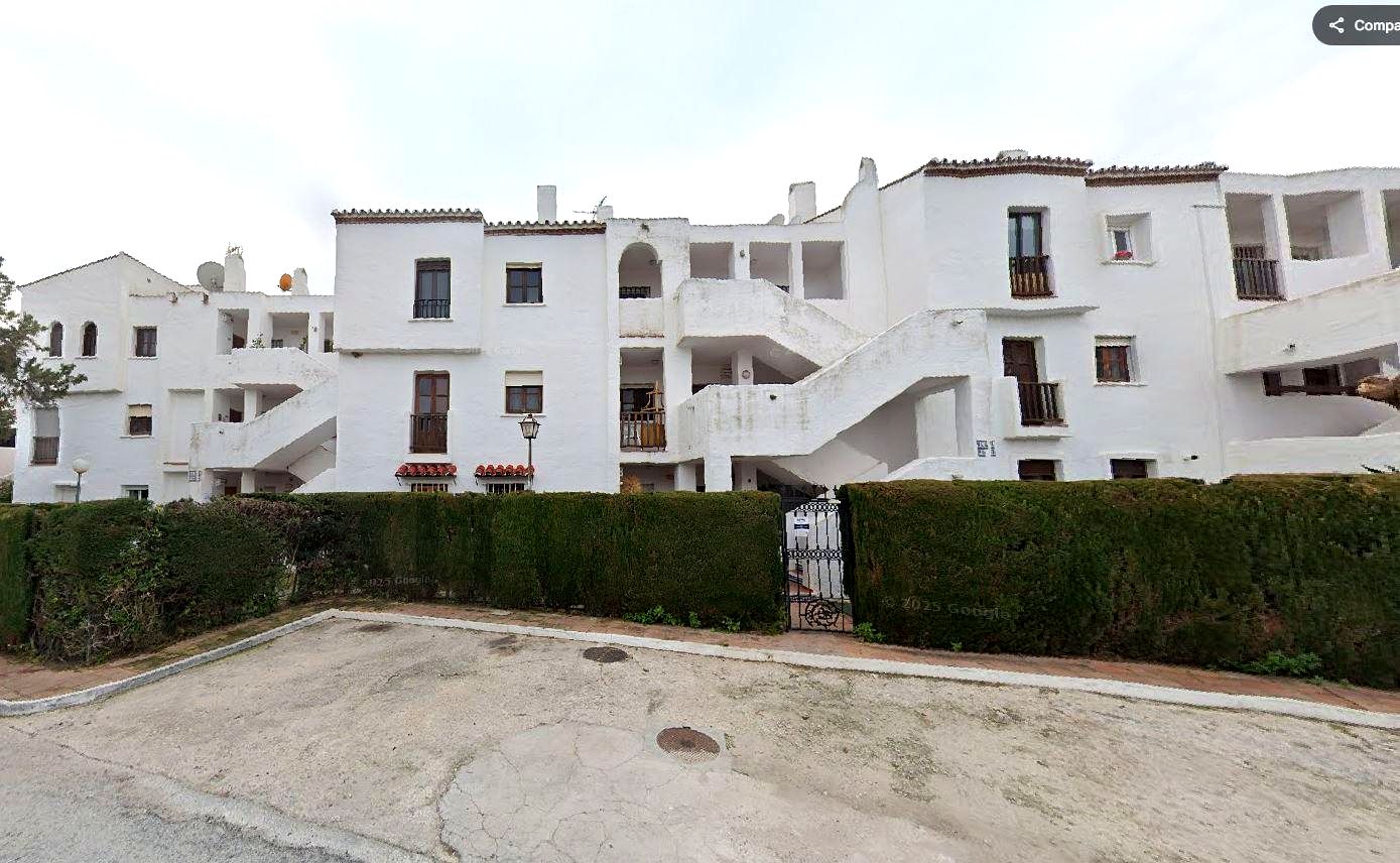Flat in Calle de Ojen, Estepona, Málaga of 118 m2