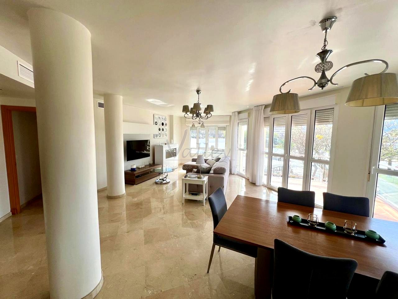 Flat in Avenida Príncipe de Asturias, La Línea de la Concepción, Cádiz of 220 m2