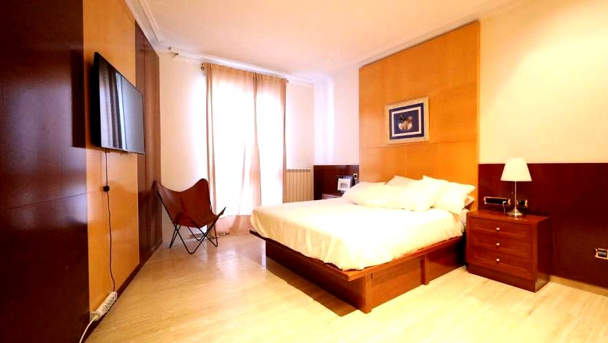 Piso · Barcelona · 5 hab.