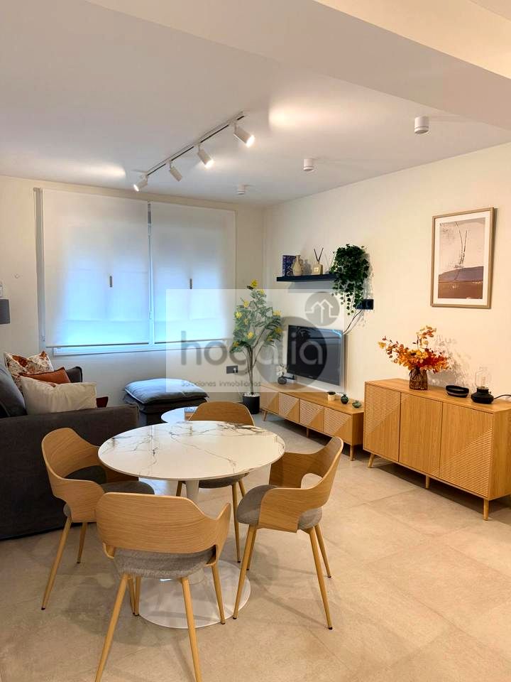 Piso en AV REINA MERCEDES, Sevilla, Sevilla de 80 m2