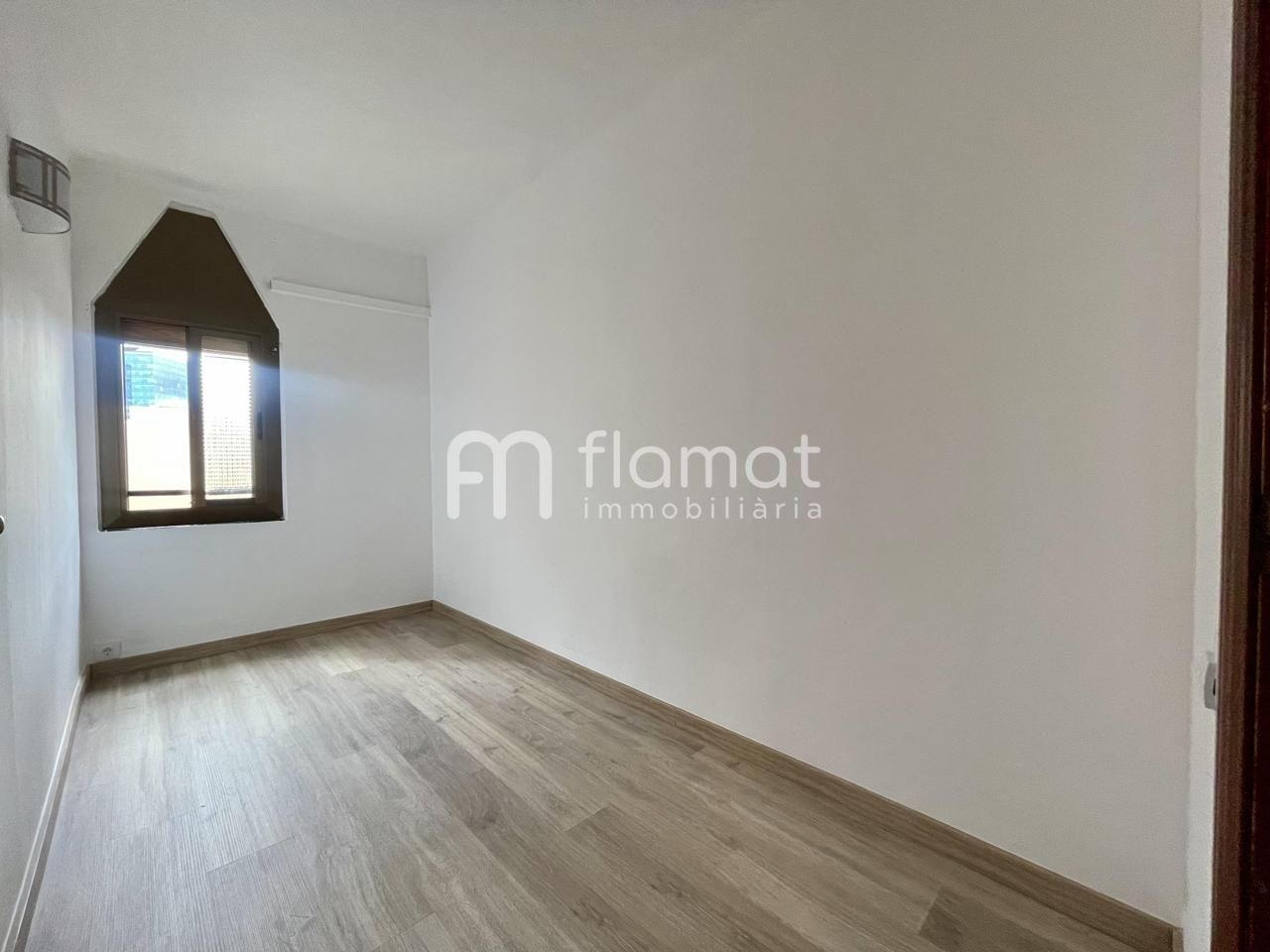 pisos en barcelona · carrer-dels-ferrocarrils-catalans-08038 265000€