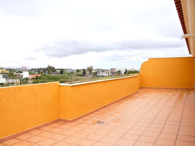 Piso en Calle Maria Teresa Leon, Estepona, Málaga de 99 m2