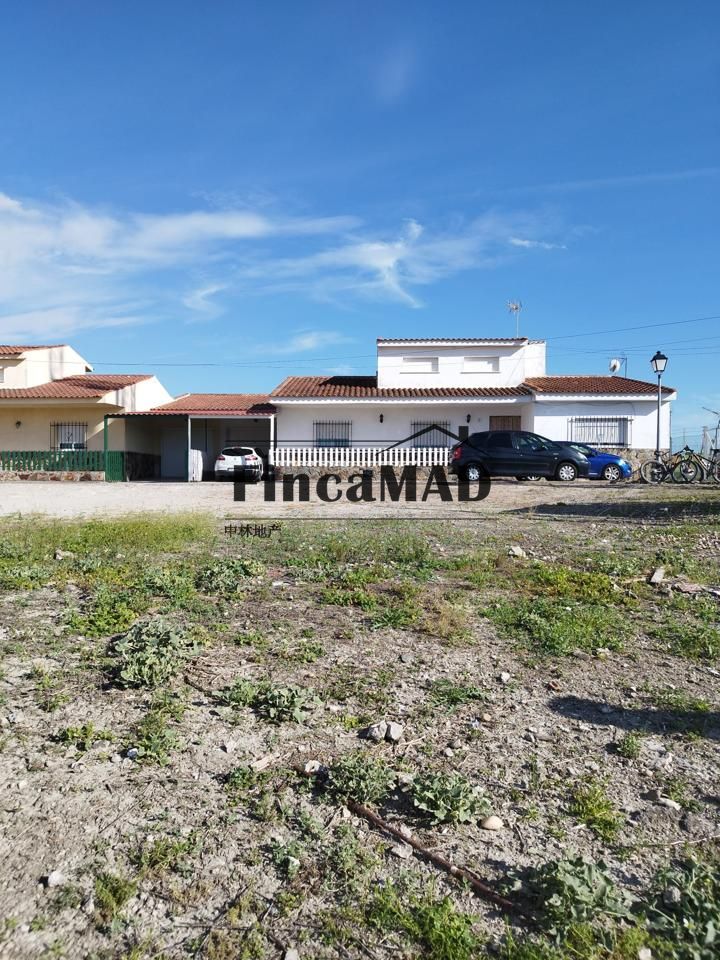 Terreno en repetidor, Borox, Toledo de 320 m2