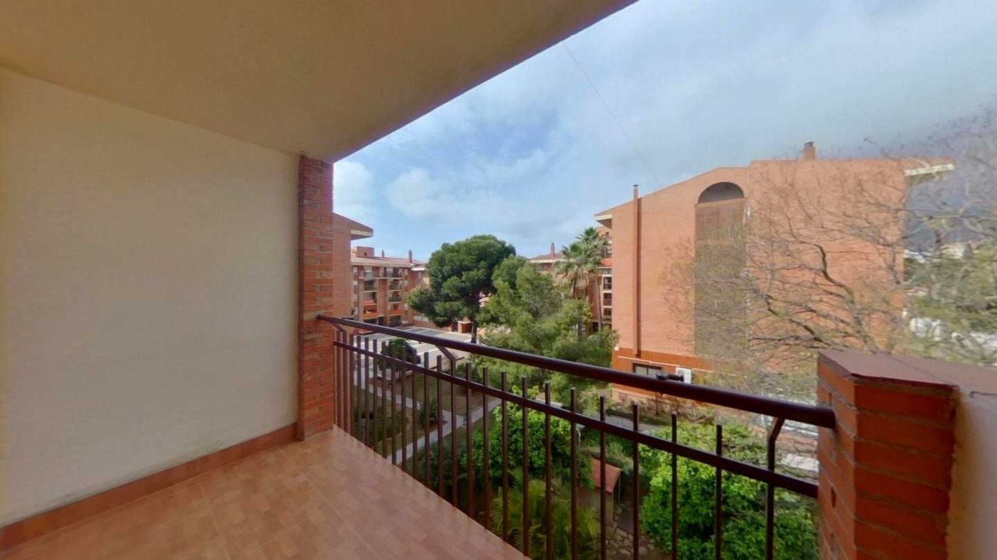 Piso en Avenida de la Constitución, Benalmádena, Málaga de 97 m2