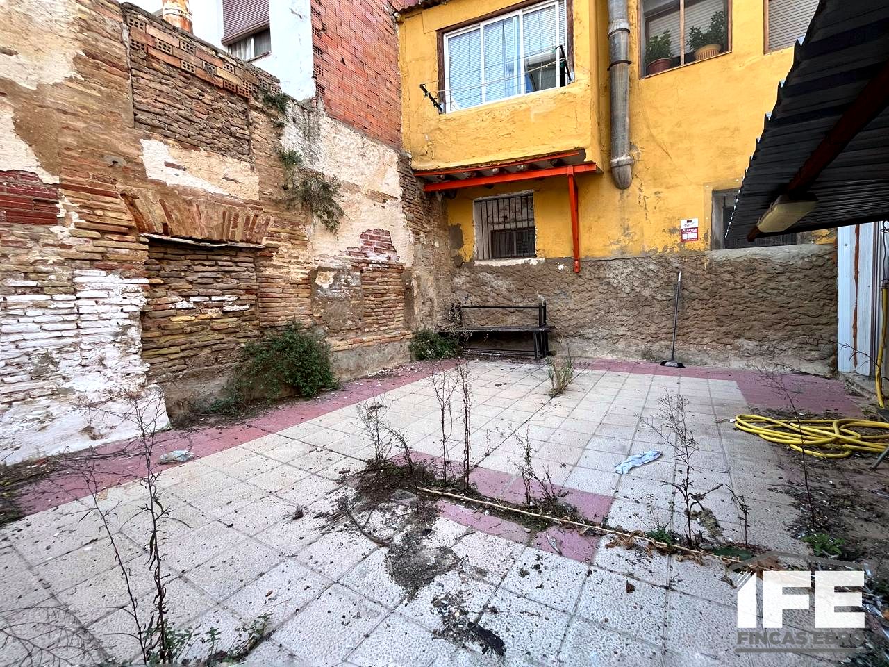 locales-comerciales en alagon · calle-san-antonio-50630 80000€