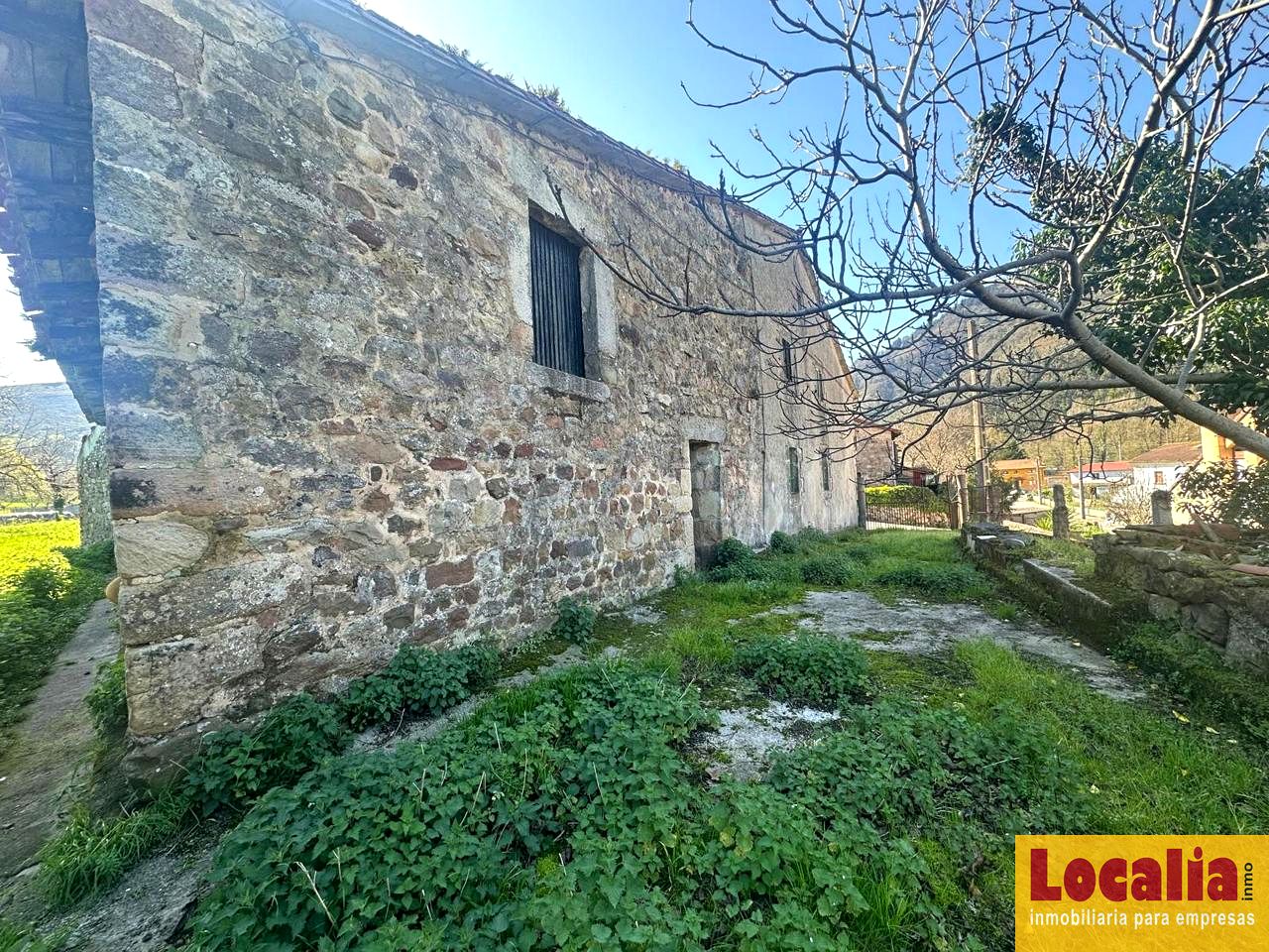 Terreno en Los Corrales de Buelna, Cantabria de 1319 m2