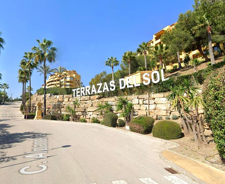 Piso en Calle Alpandeire, Estepona, Málaga de 138 m2