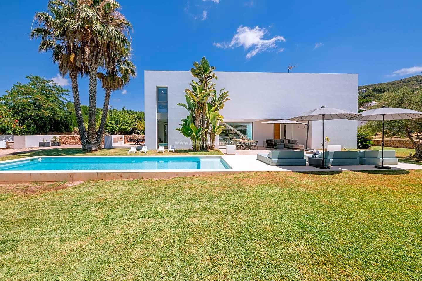 Beautiful, large and modern detached villa in Jesús