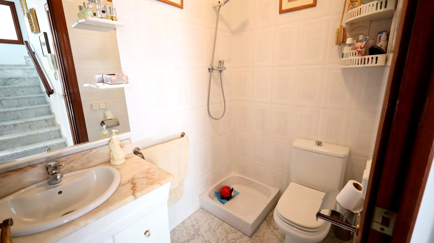 Villa · Gava · 5 hab.