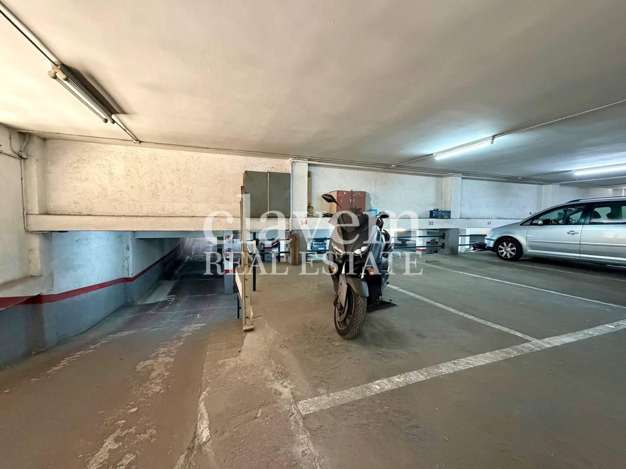 Plaza de parking en Avinguda de l'Anselm de Riu, Santa Coloma de Gramenet, Barcelona de 10 m2