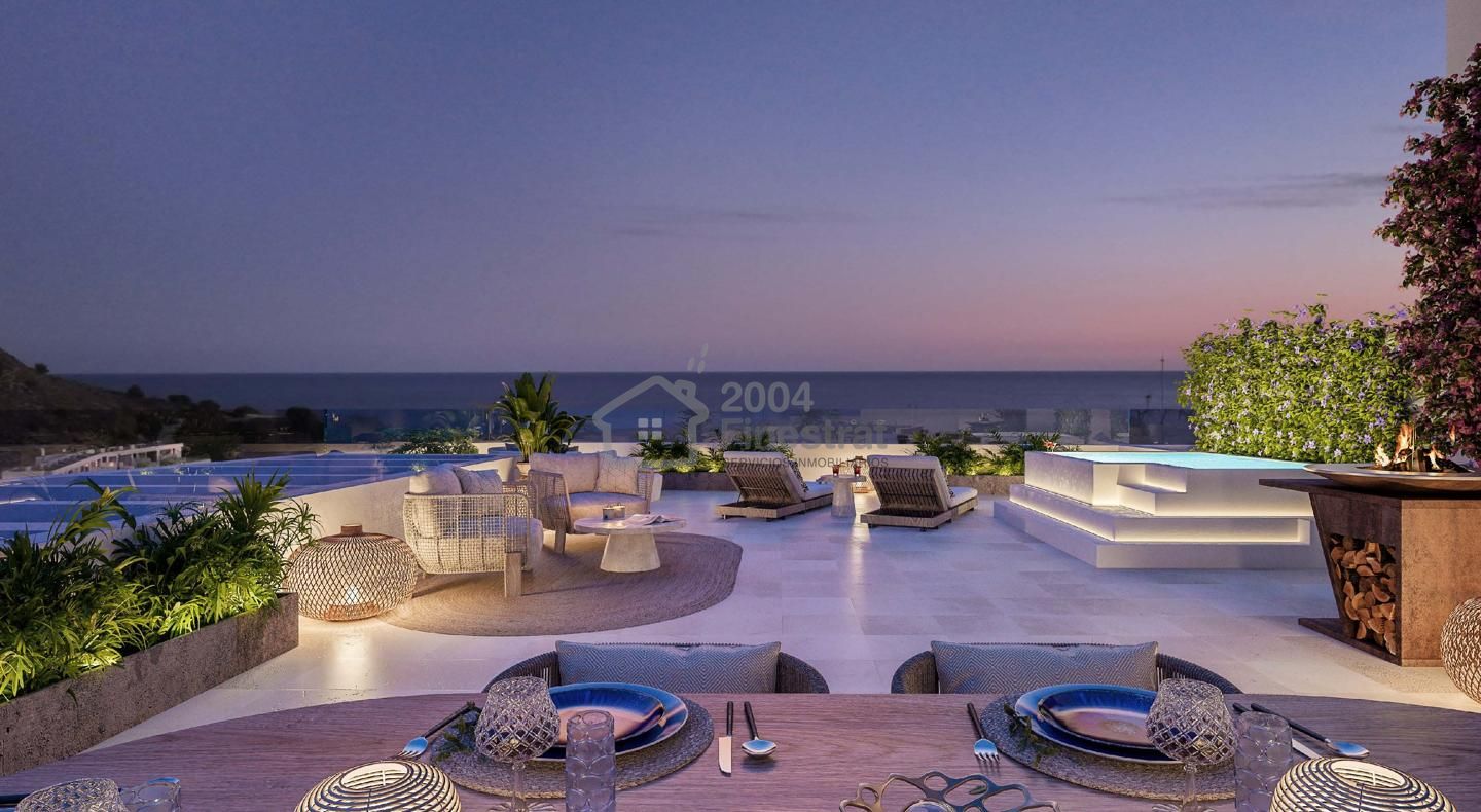 Flat in Carrer Xaloc, Benidorm, Alicante of 65 m2