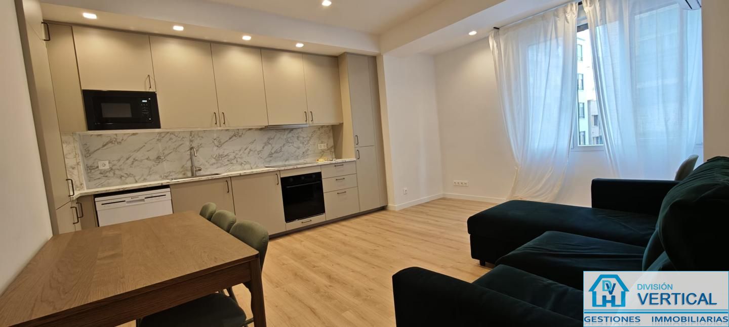 Piso en Carrer de Sant Vicent Màrtir, València, Valencia de 67 m2