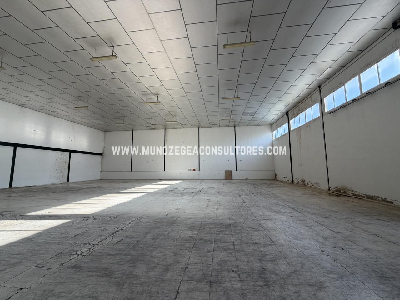 Nave industrial en Calle los Santos, Lucena, Córdoba de 1500 m2