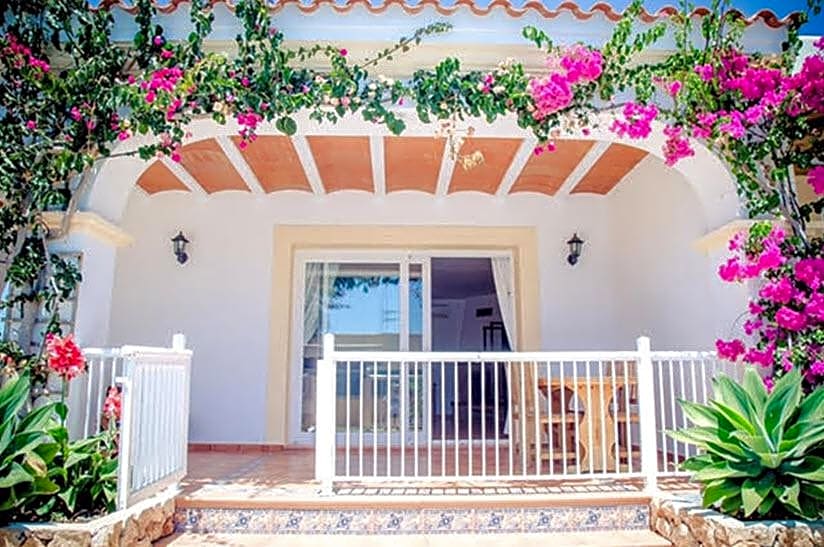 Villa with tourist license and  swimming pool located  near to Ibiza Town