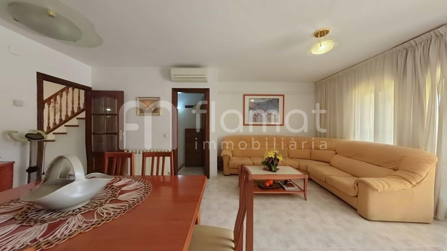 villas en santa-oliva · carrer-del-clavell-43710 295000€