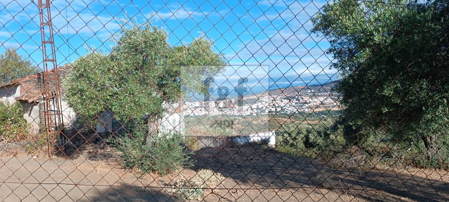 Terreno en SANTA BARBARA, Plasencia, Cáceres de 33200 m2